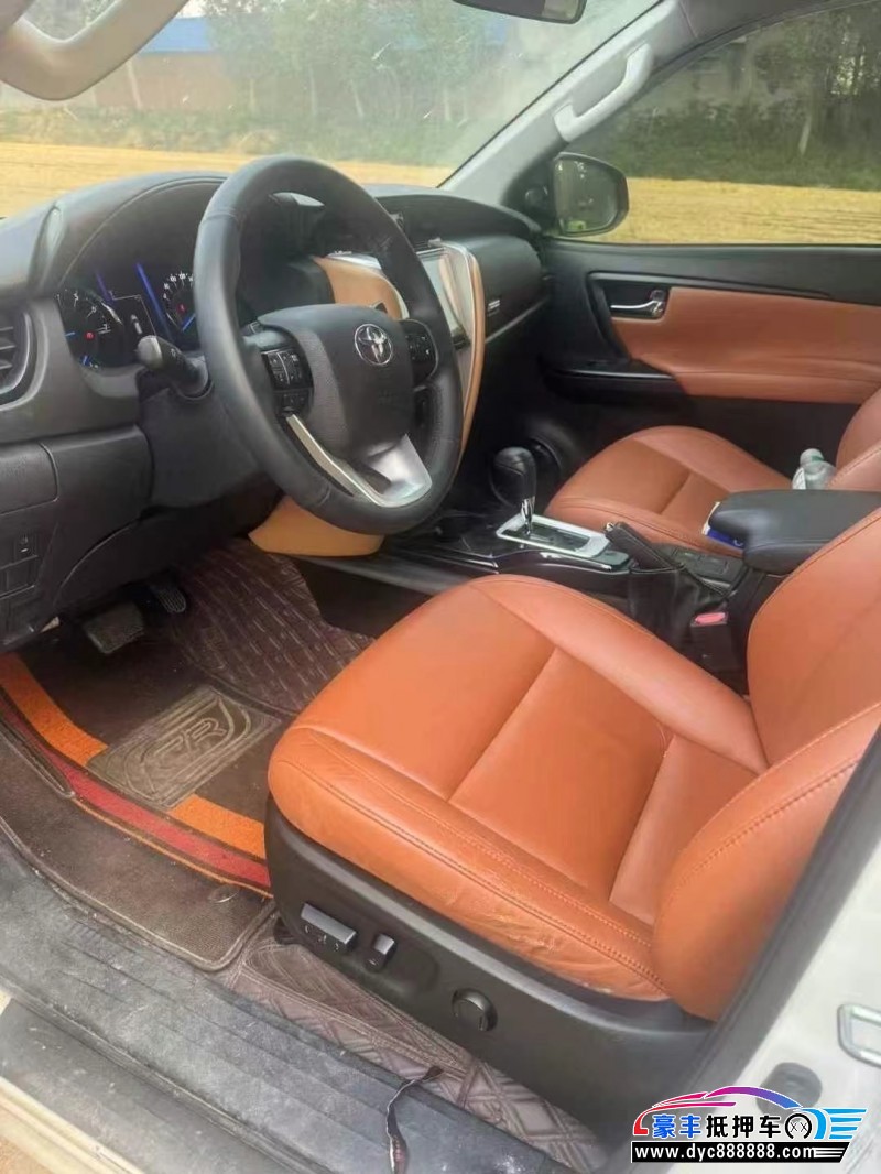 20年丰田奔跑者轿车抵押车出售