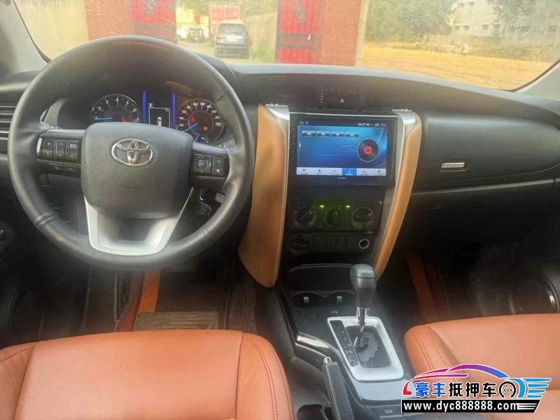 20年丰田奔跑者轿车抵押车出售