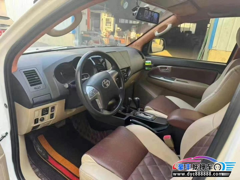 15年丰田奔跑者轿车抵押车出售