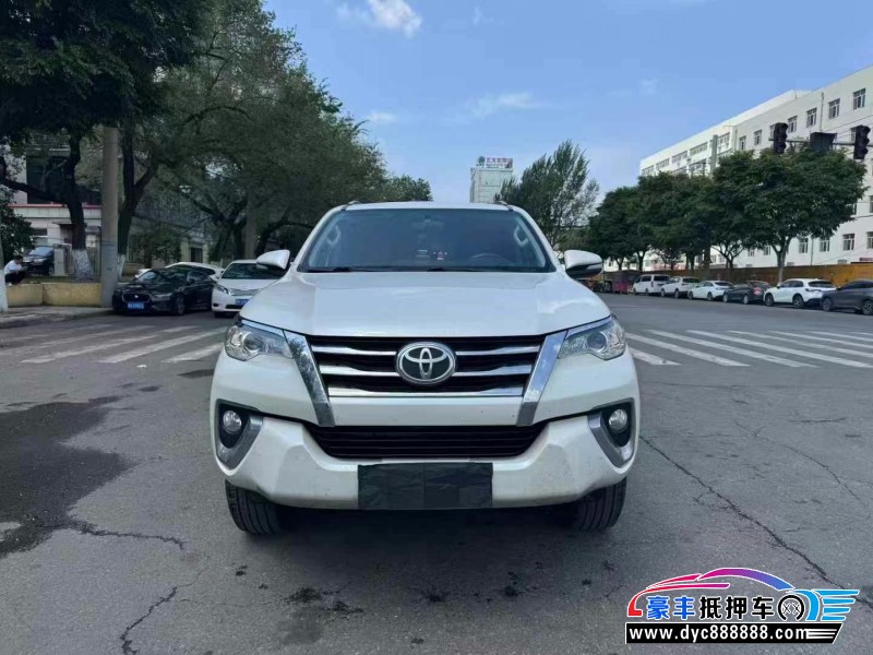 18年丰田奔跑者轿车抵押车出售