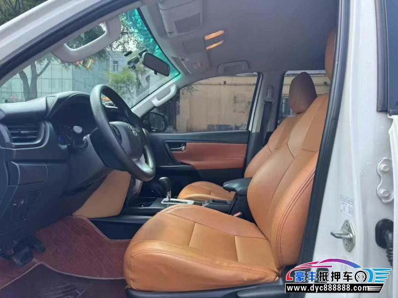 18年丰田奔跑者轿车抵押车出售