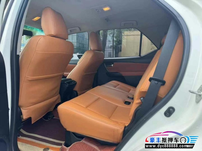 18年丰田奔跑者轿车抵押车出售