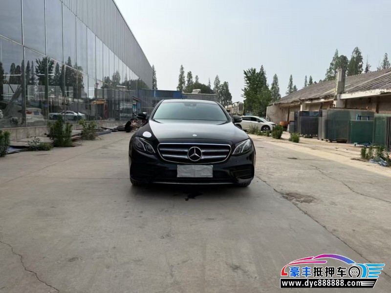 抵押车出售17年奔驰E轿车