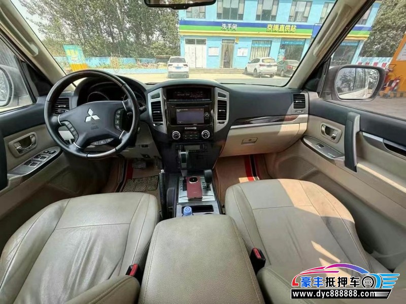 19年三菱帕杰罗轿车抵押车出售