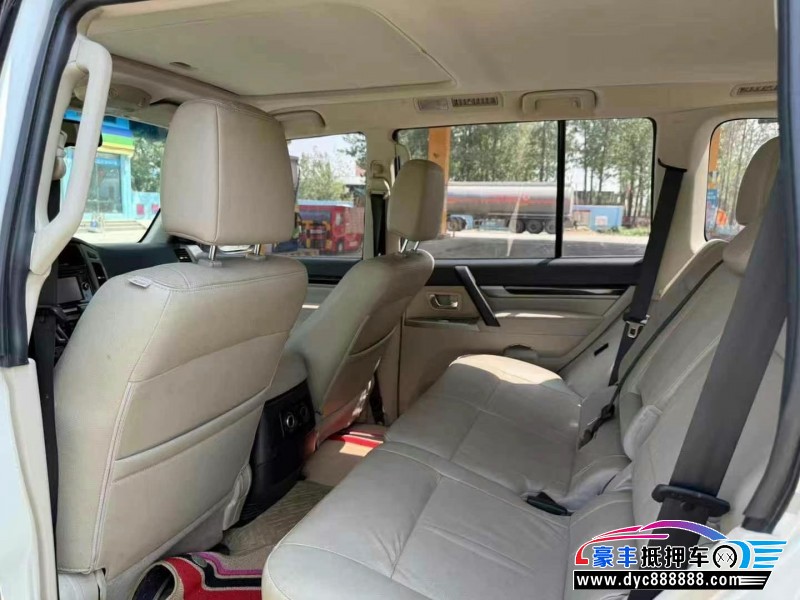 19年三菱帕杰罗轿车抵押车出售