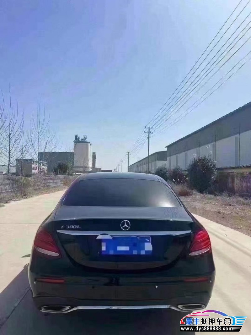 17年奔驰E轿车抵押车出售