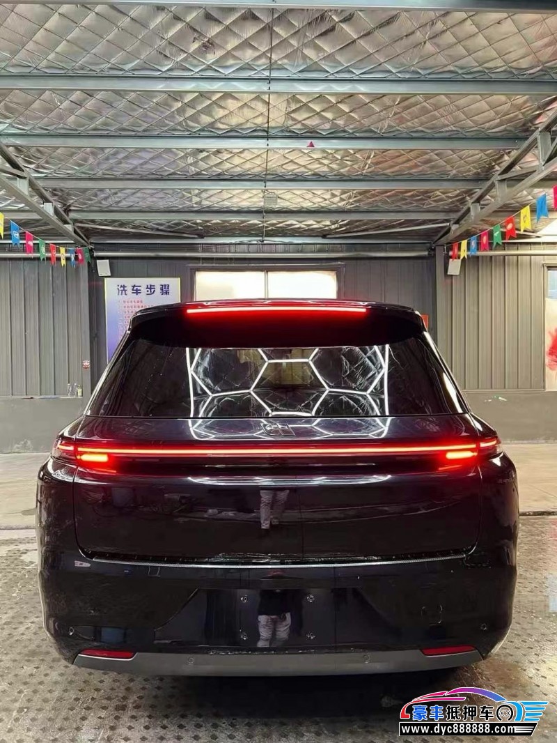 23年理想L8轿车抵押车出售