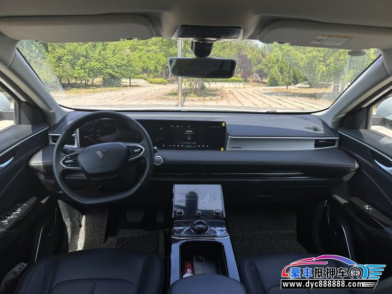 24年哪吒u-ll400轿车抵押车出售