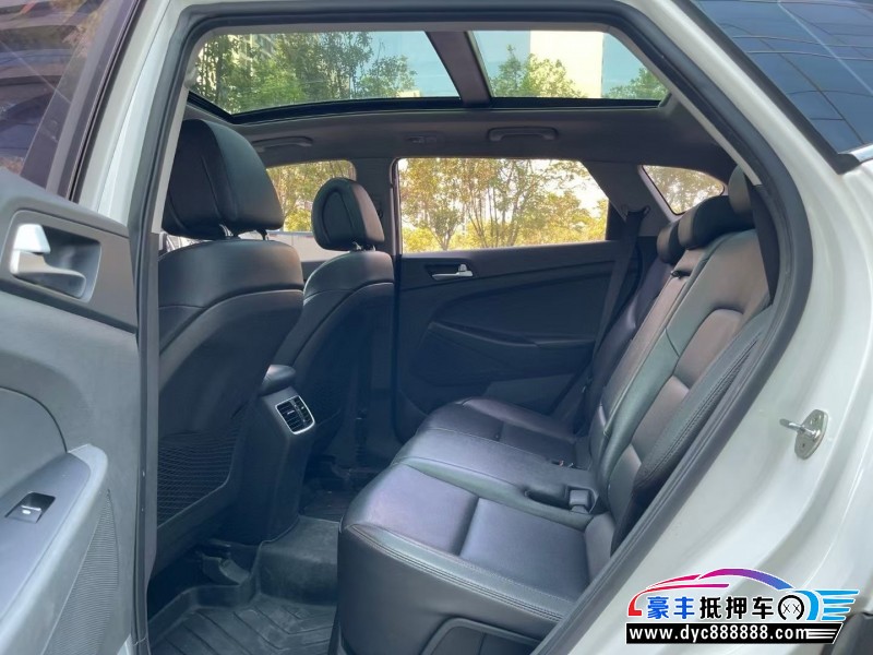 18年现代途胜轿车抵押车出售