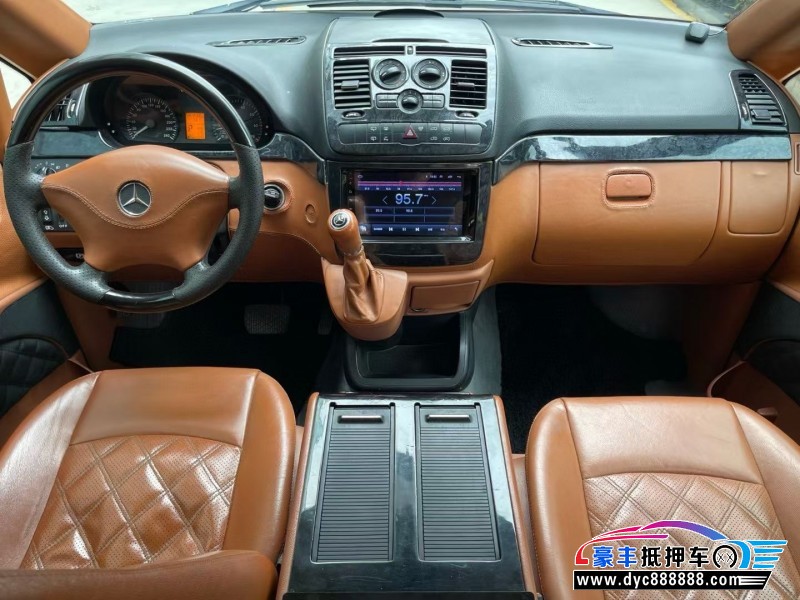 15年奔驰威霆轿车抵押车出售