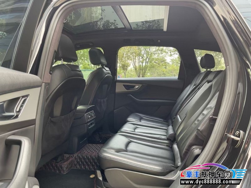 17年奥迪Q7轿车抵押车出售