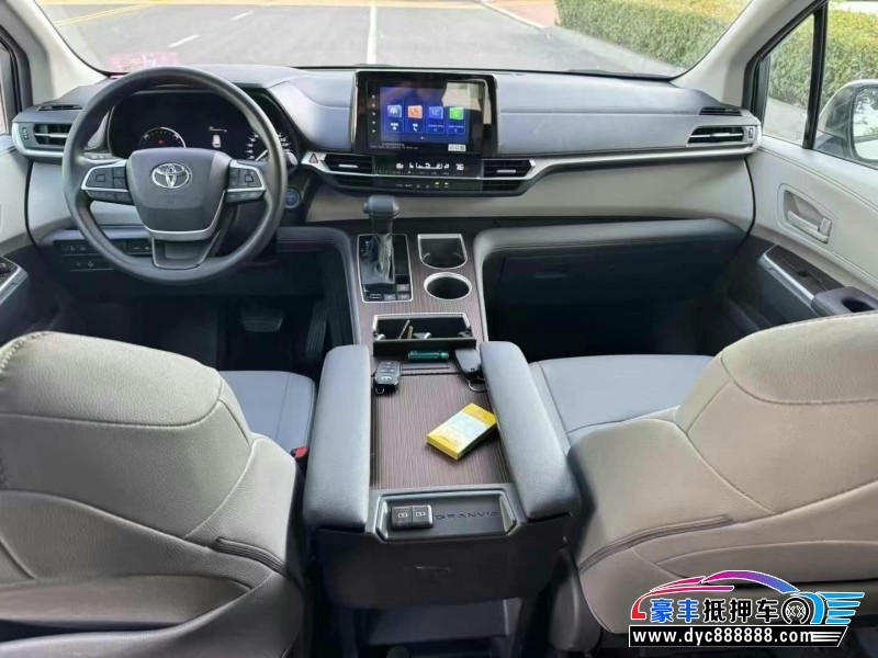 24年丰田格瑞维亚轿车抵押车出售