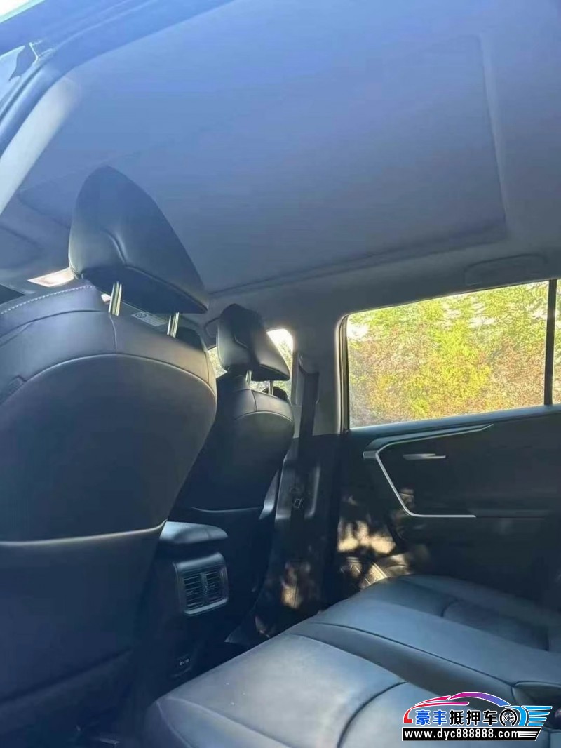 24年丰田威兰达轿车抵押车出售