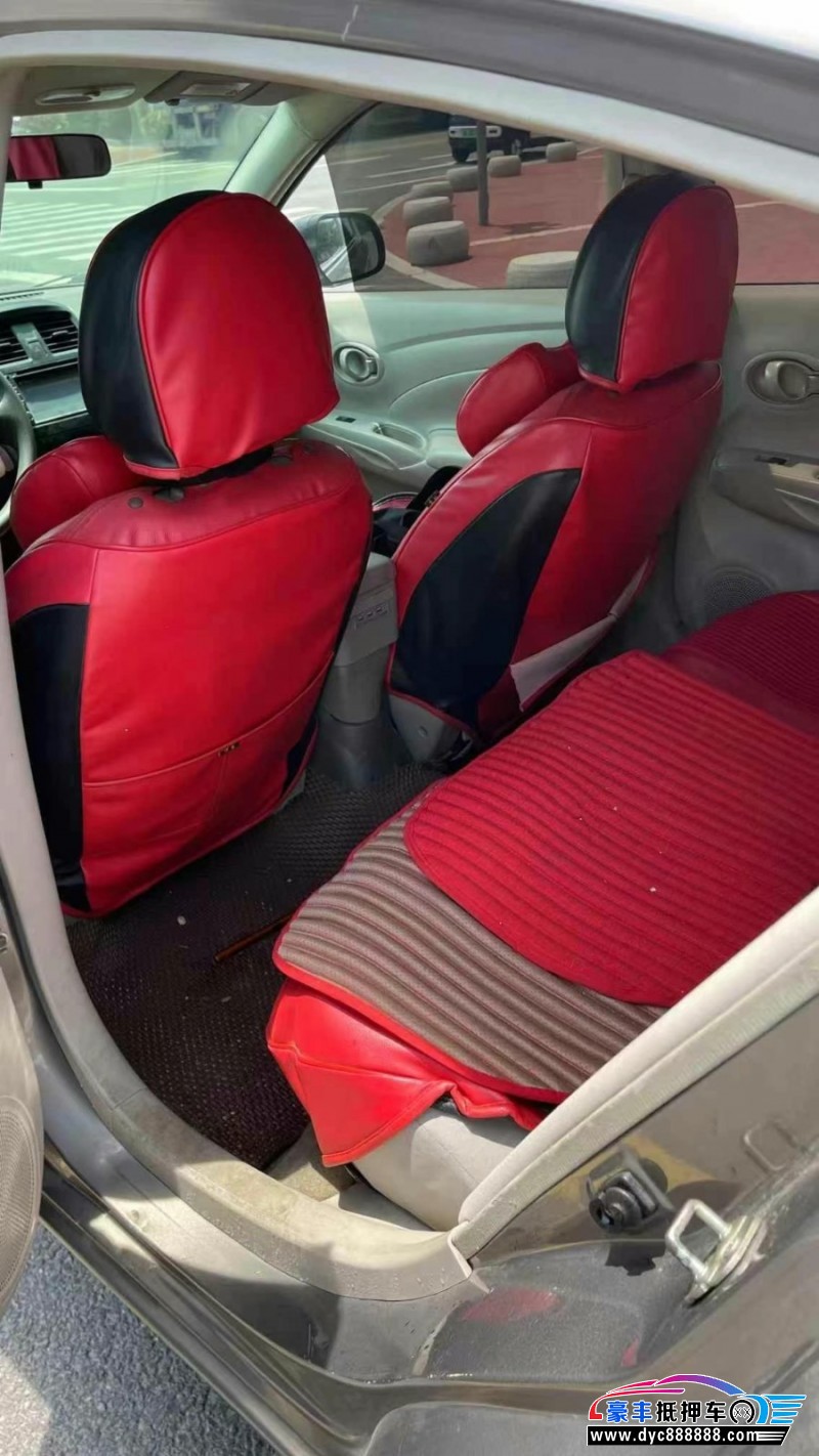 16年日产阳光轿车抵押车出售