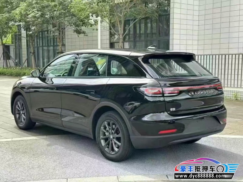 25年零跑C11轿车抵押车出售