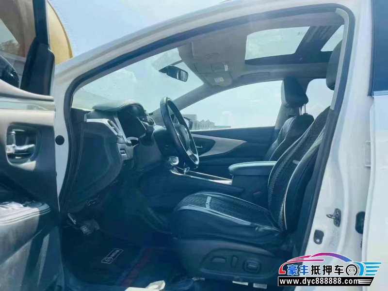 17年日产楼兰轿车抵押车出售