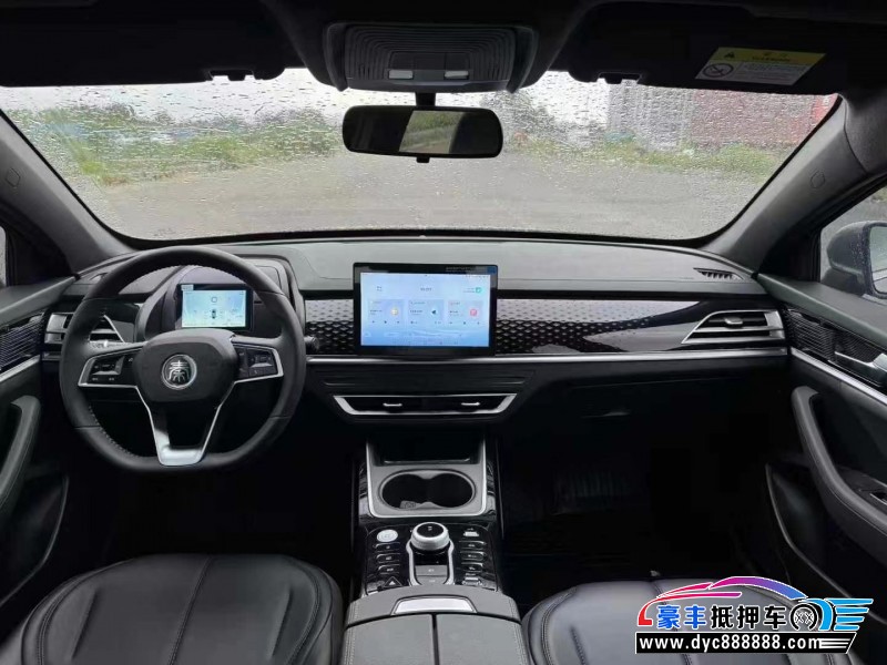 25年比亚迪秦轿车抵押车出售