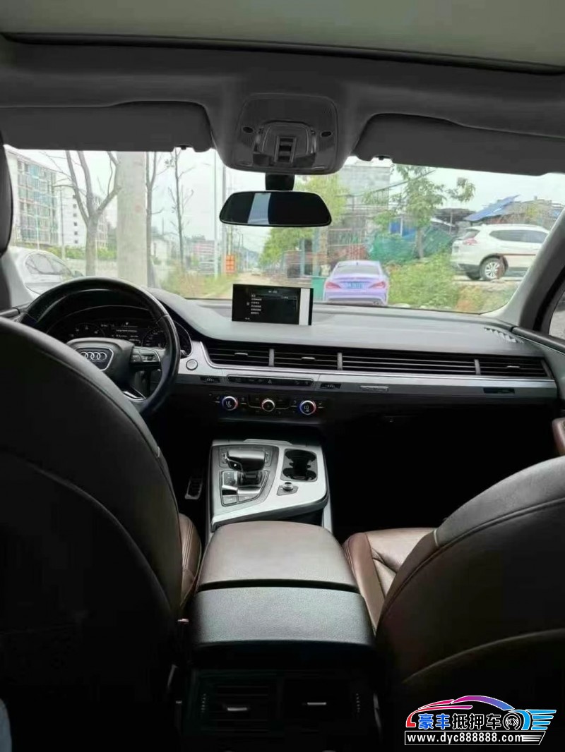 17年奥迪Q7轿车抵押车出售