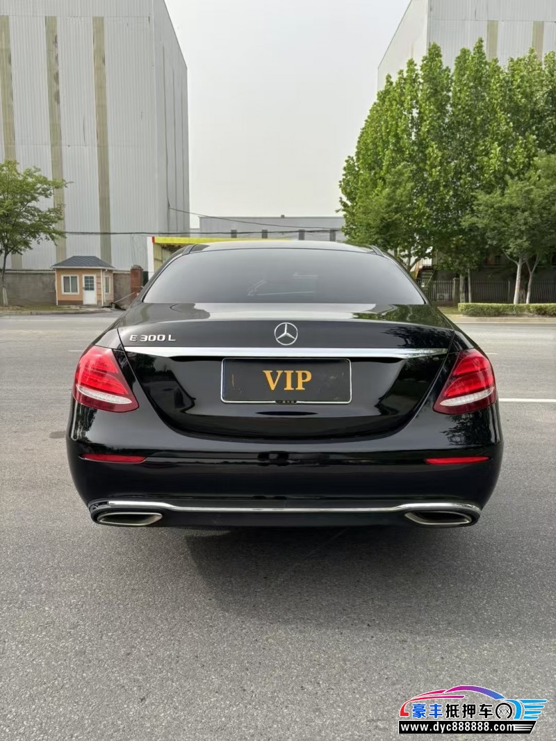 17年奔驰E轿车抵押车出售