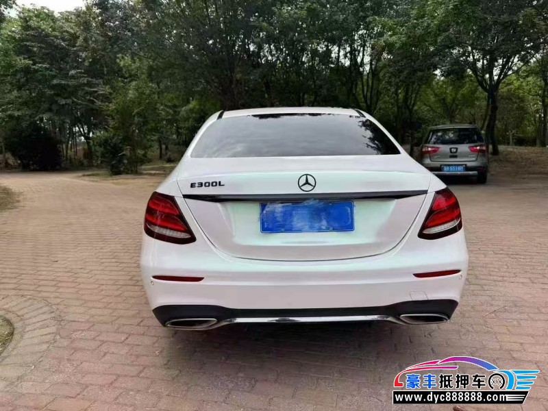 17年奔驰E轿车抵押车出售