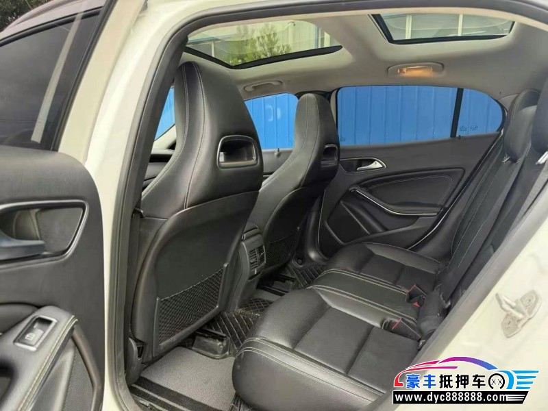 17年奔驰GLA轿车抵押车出售