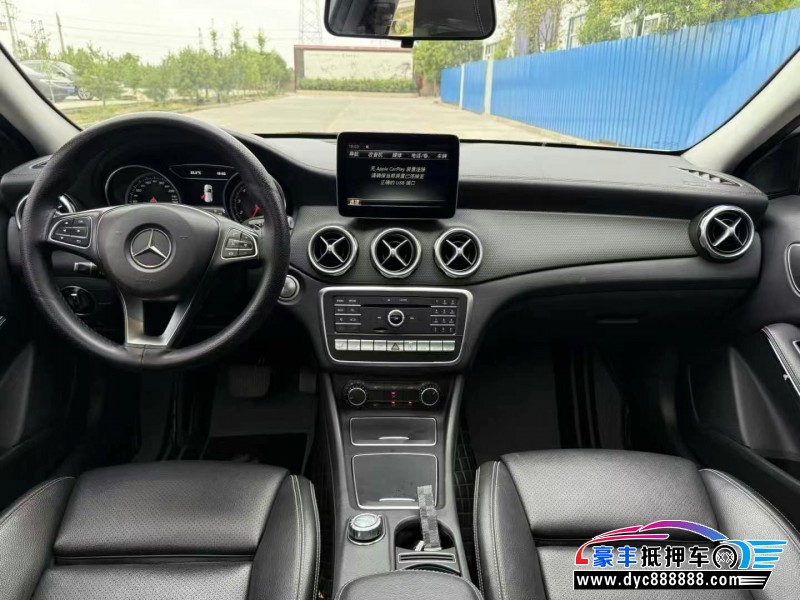 17年奔驰GLA轿车抵押车出售