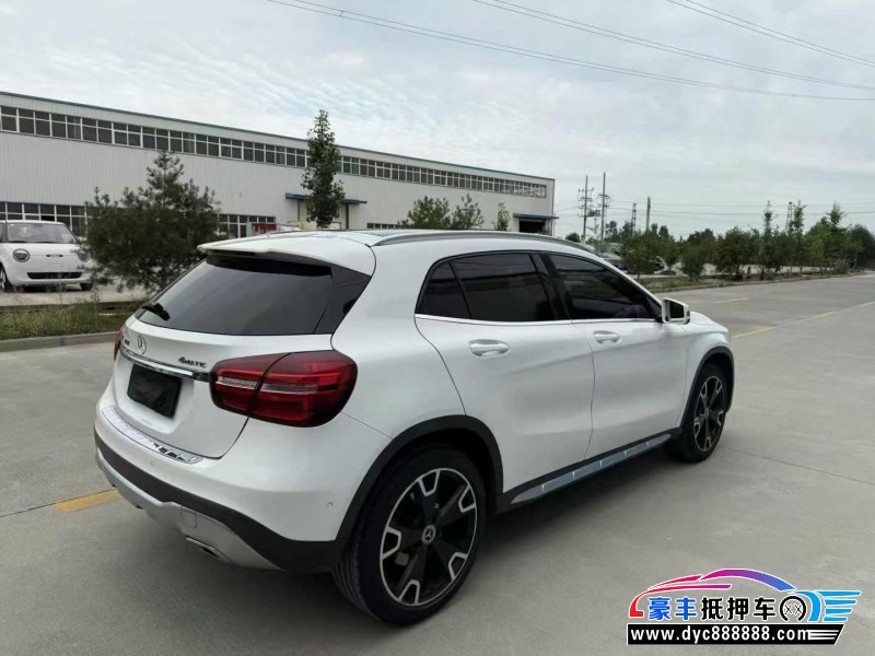 17年奔驰GLA轿车抵押车出售