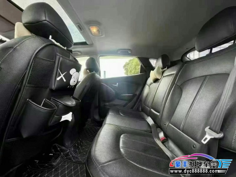 16年现代ix35轿车抵押车出售