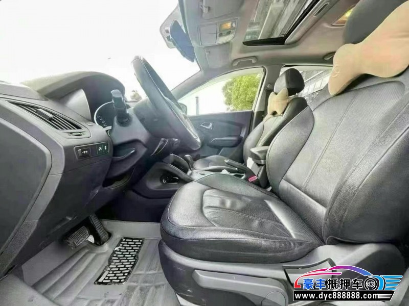 16年现代ix35轿车抵押车出售