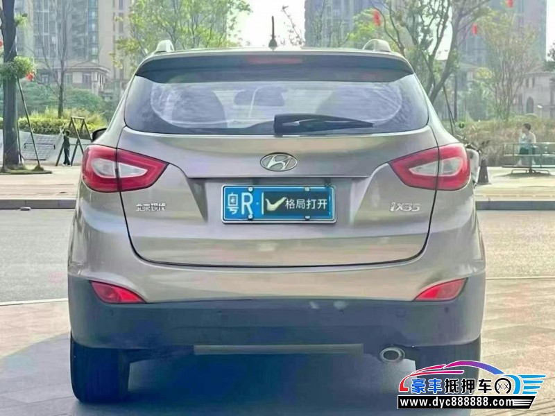 16年现代ix35轿车抵押车出售