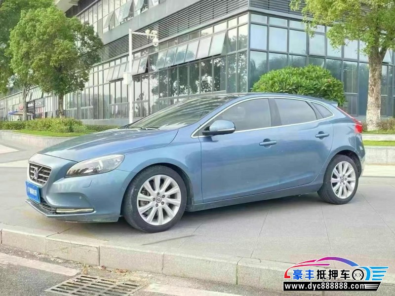 13年沃尔沃V40轿车抵押车出售