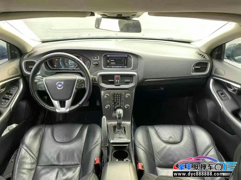 13年沃尔沃V40轿车抵押车出售