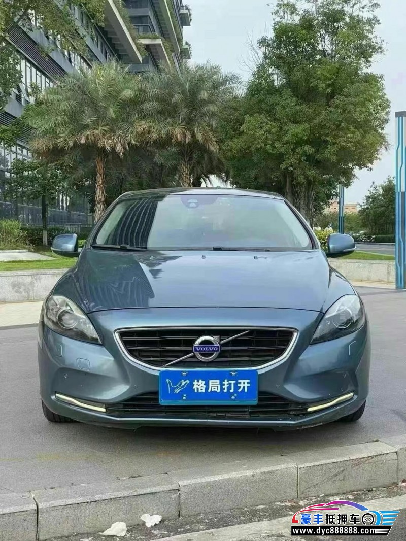 13年沃尔沃V40轿车抵押车出售
