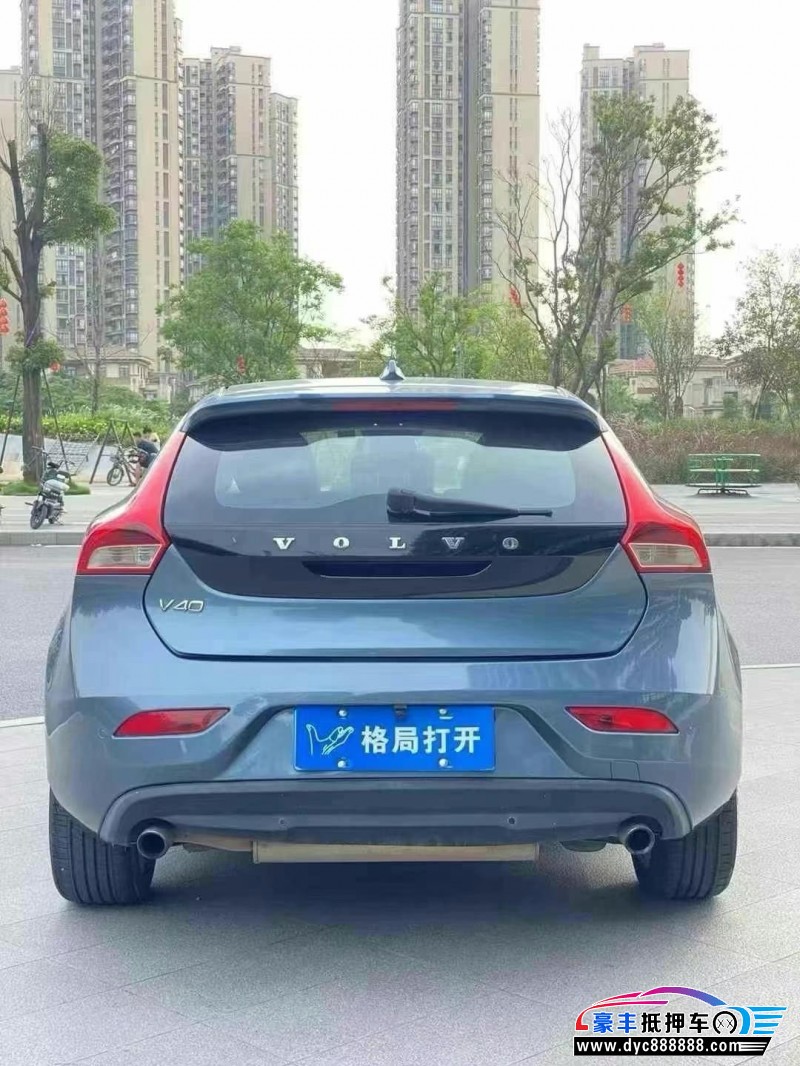 13年沃尔沃V40轿车抵押车出售