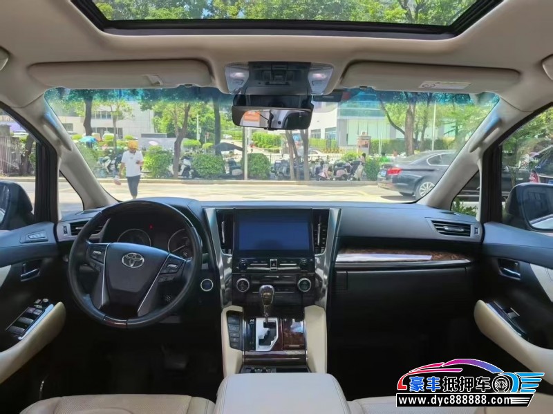 22年丰田埃尔法轿车抵押车出售