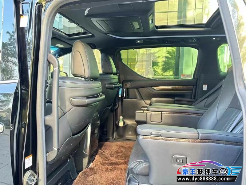 21年丰田埃尔法轿车抵押车出售