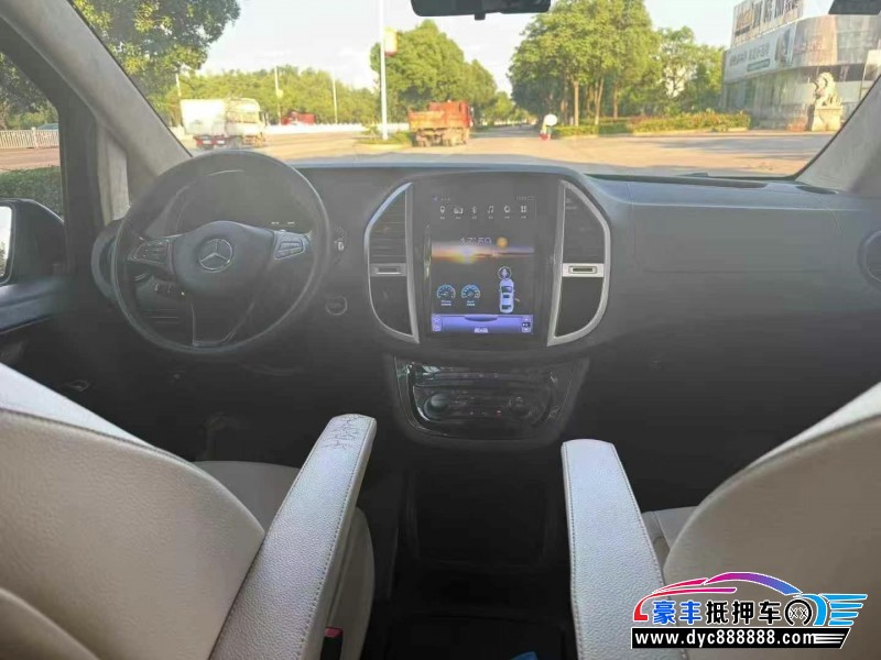 19年奔驰威霆轿车抵押车出售