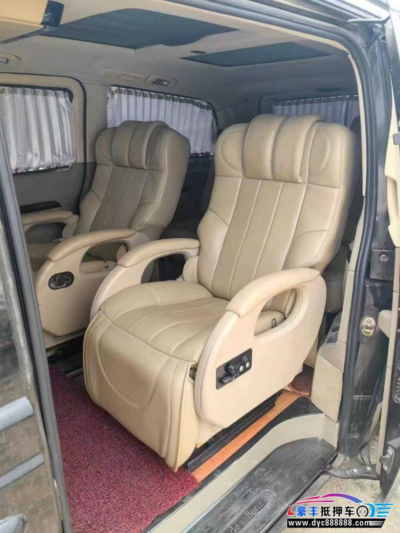 12年奔驰唯雅诺轿车抵押车出售