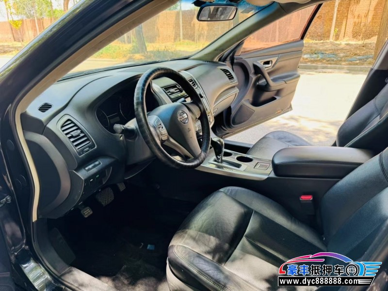 14年日产天籁轿车抵押车出售