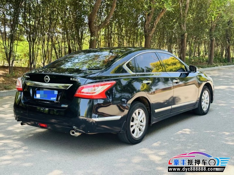 14年日产天籁轿车抵押车出售