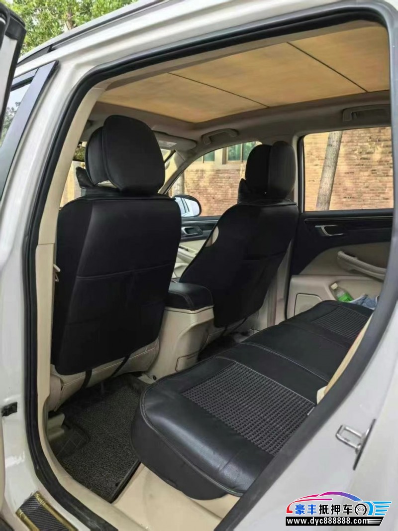 16年众泰大迈X5轿车抵押车出售