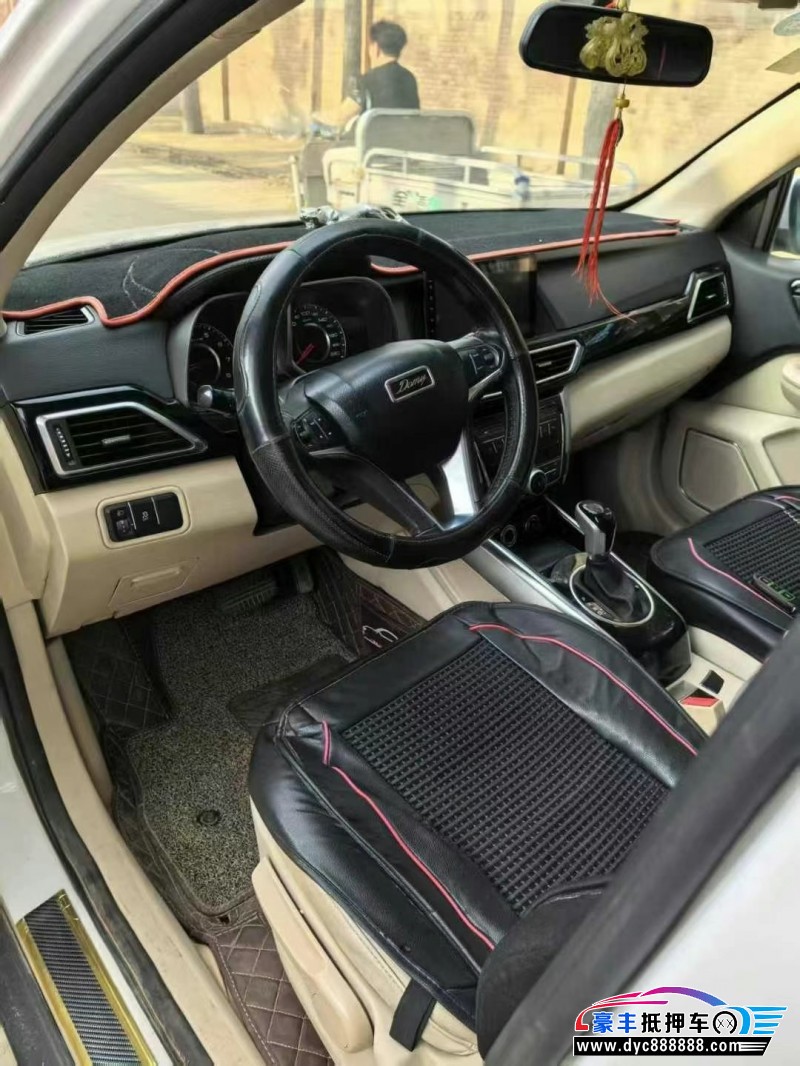 16年众泰大迈X5轿车抵押车出售