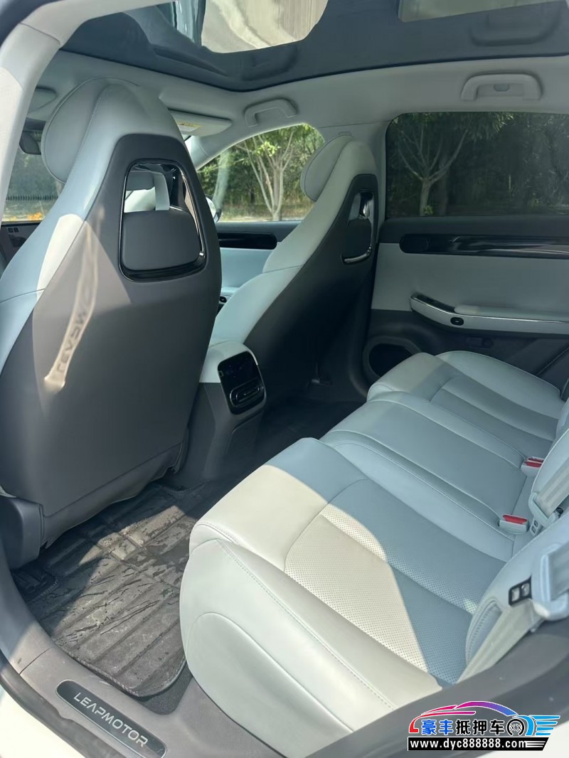 25年零跑c01轿车抵押车出售