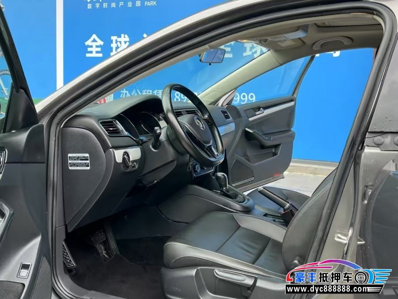 15年大众速腾轿车抵押车出售