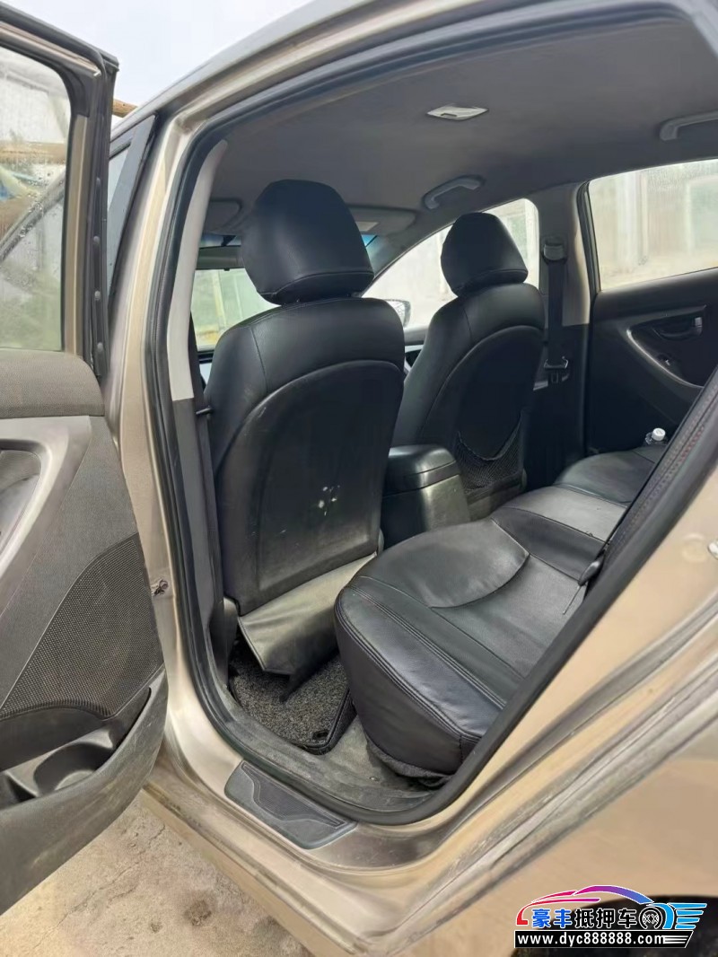 17年现代朗动轿车抵押车出售