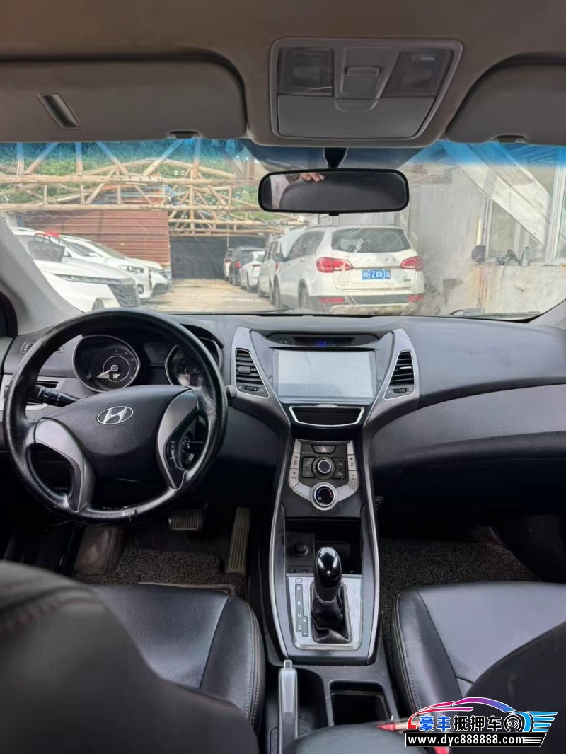 17年现代朗动轿车抵押车出售