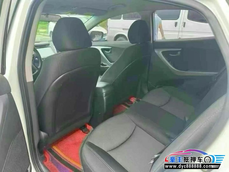 16年现代朗动轿车抵押车出售