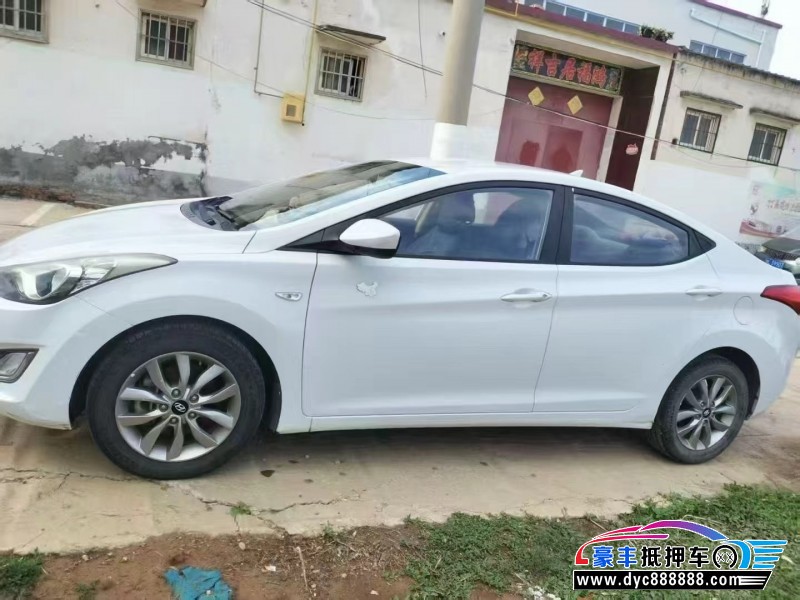 15年现代朗动轿车抵押车出售