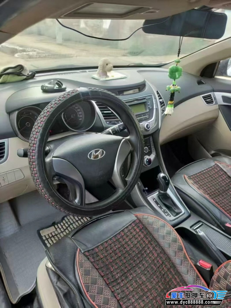 15年现代朗动轿车抵押车出售