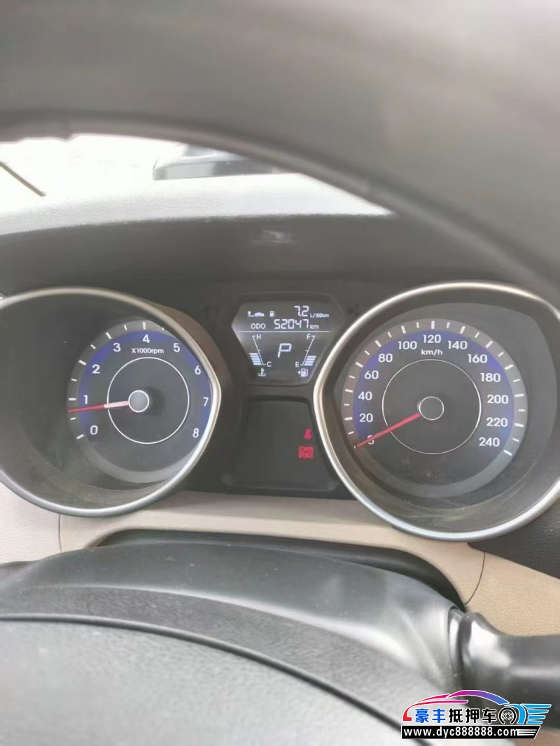 15年现代朗动轿车抵押车出售